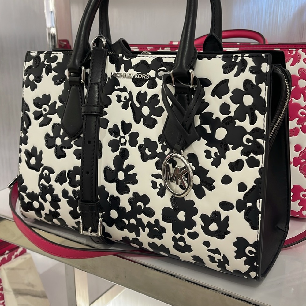 Michael Kors Sheila Medium Sequined Floral Print CZ Satchel
Black
NWT - Picture 2 of 16